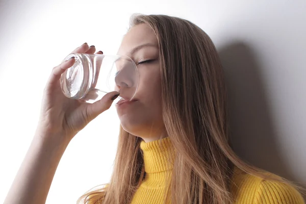 Ağız Kuruluğu (Kserostomi) Nedir? Nedenleri, Belirtileri ve Bakım Önerileri