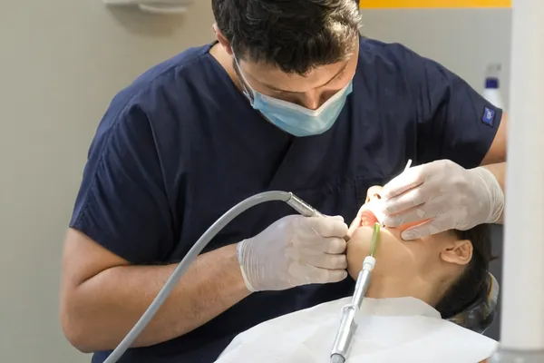 İmplant Sonrası Bakım ve İyileşme Süreci: Nelere Dikkat Edilmeli?