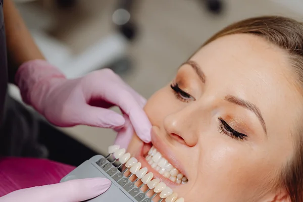 Kompozit Bonding Nedir? Minimal İnvaziv Estetik Yaklaşım